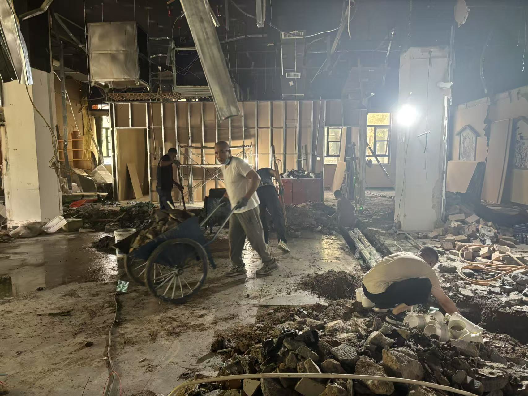 首存建筑建筑施工总承包与机电安装工程专业承包的创新实践与成就