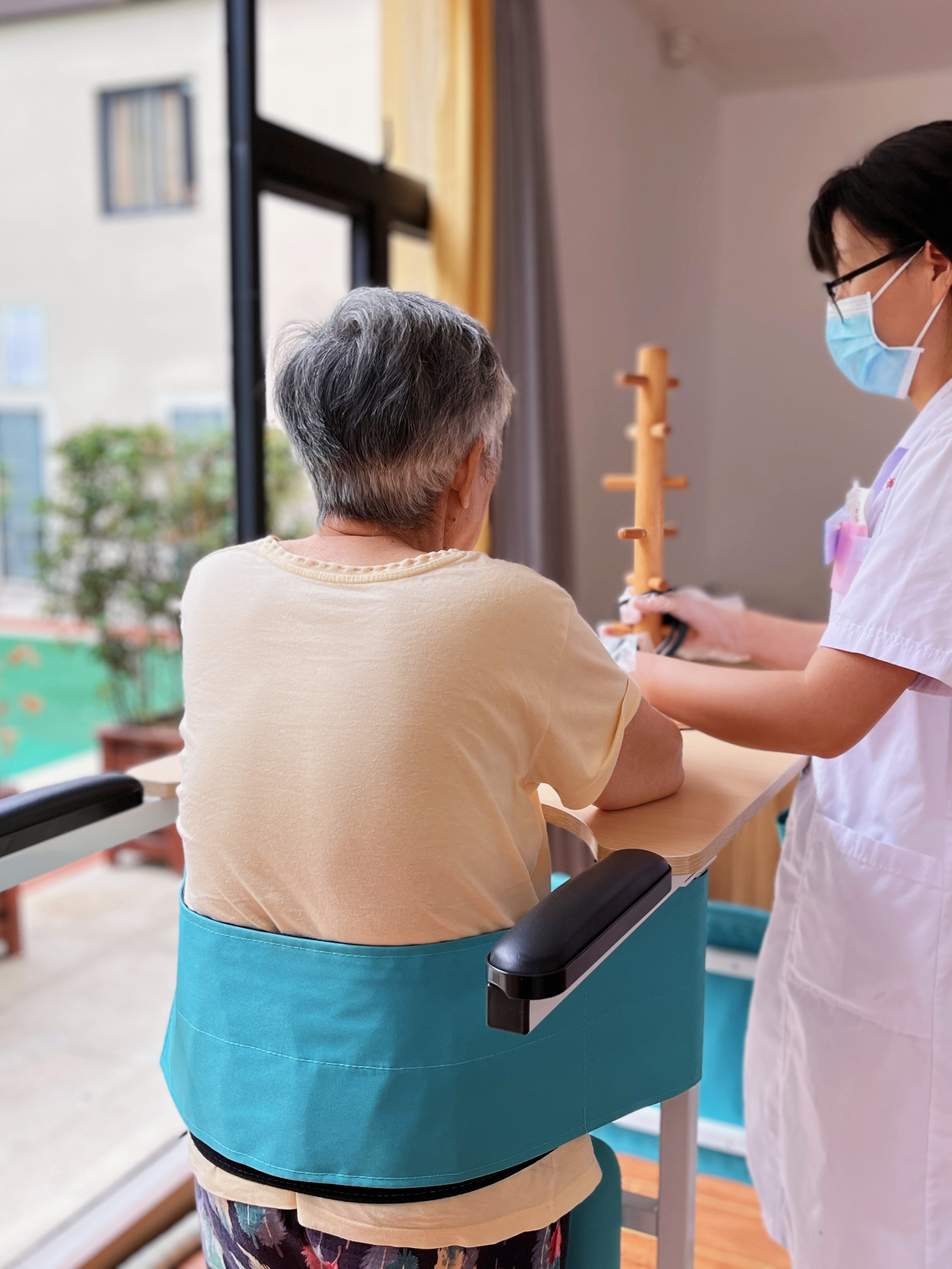 居家养老的高端疗养院有哪些特点与收费标准？